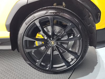 LAMBORGHINI URUS - 8