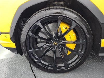 LAMBORGHINI URUS - 6