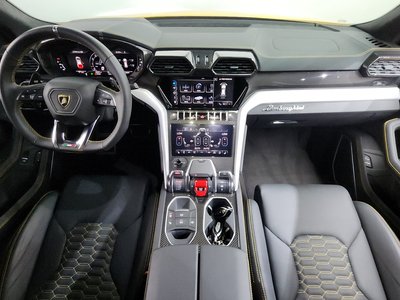 LAMBORGHINI URUS - 5