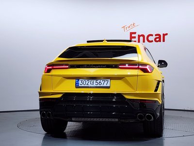 LAMBORGHINI URUS - 3