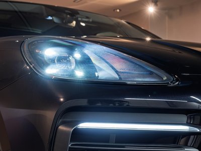 PORSCHE CAYENNE - 4