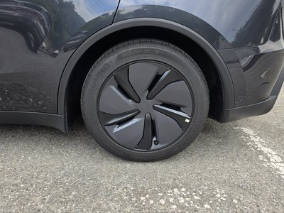 TESLA MODEL Y - 9