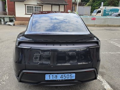 TESLA MODEL Y - 5