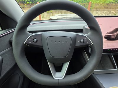 TESLA MODEL Y - 2