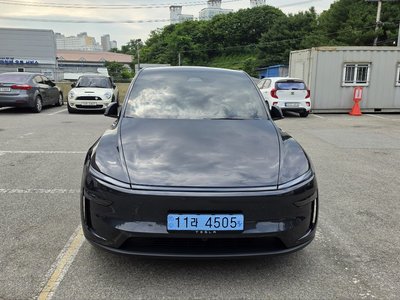TESLA MODEL Y - 4
