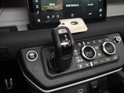 LAND ROVER DEFENDER - 9