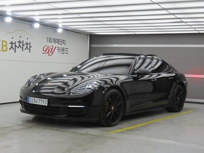 PORSCHE PANAMERA - 1
