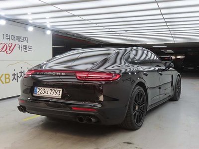 PORSCHE PANAMERA - 4