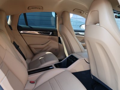 2017 Porsche PANAMERA 缩略图 32