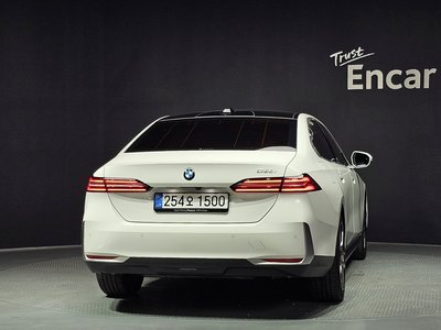 BMW 5 SERIES - 4
