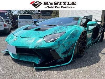 LAMBORGHINI AVENTADOR