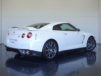 NISSAN GT-R - 2