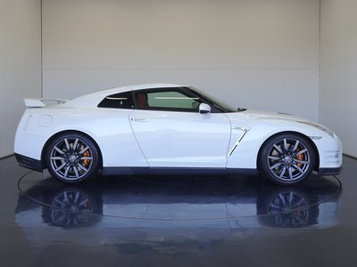 NISSAN GT-R - 5