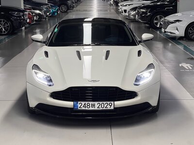ASTON MARTIN DB11
