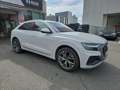 AUDI Q8 - 4