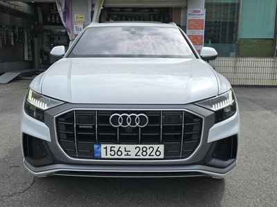 AUDI Q8 - 1