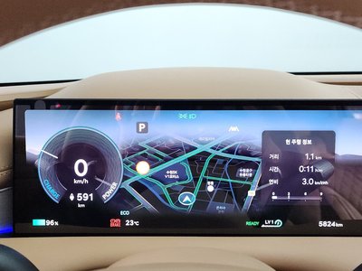 2025 Genesis ELECTRIFIED G80 (RG3) — миниатюра 11
