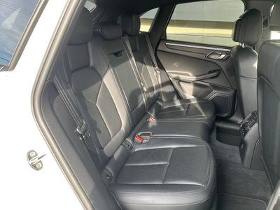 PORSCHE MACAN - 10