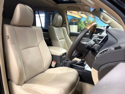 TOYOTA LAND CRUISER PRADO - 8