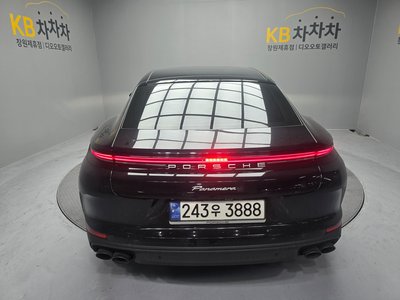 PORSCHE PANAMERA - 3