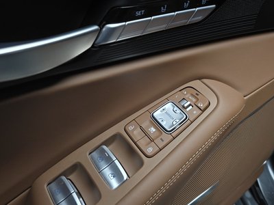 2020 Genesis G90 thumbnail 30