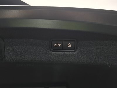 2020 Genesis G90 thumbnail 32