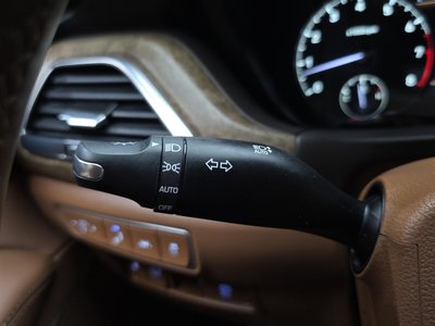 2020 Genesis G90 thumbnail 29