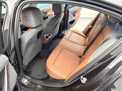 صورة 10 لـ 2025 BMW 5 SERIES