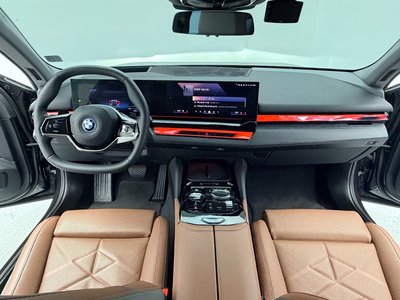 صورة 4 لـ 2025 BMW 5 SERIES