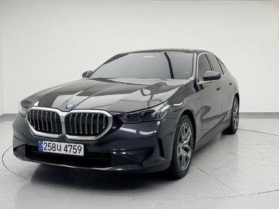 صورة 1 لـ 2025 BMW 5 SERIES