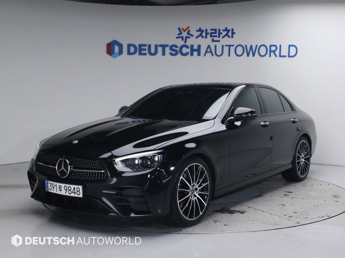 MERCEDES-BENZ E-CLASS - View 1