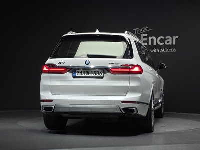 2022 BMW X7 — фото 4