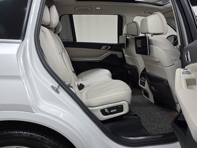 2022 BMW X7 — миниатюра 17