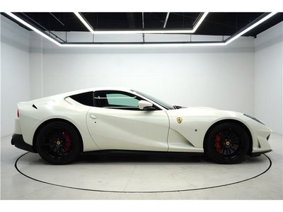 FERRARI 812 - 4