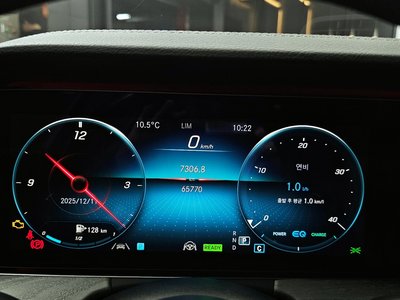 MERCEDES-BENZ E-CLASS - 8