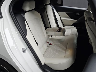 2025 BMW 5 SERIES 缩略图 11