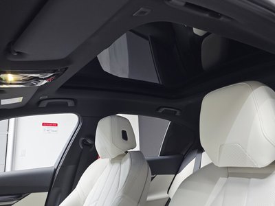 2025 BMW 5 SERIES 缩略图 15