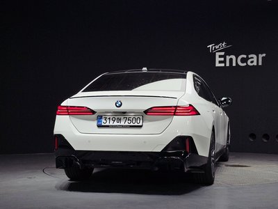 2025 BMW 5 SERIES photo 4