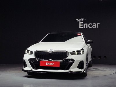 2025 BMW 5 SERIES photo 2