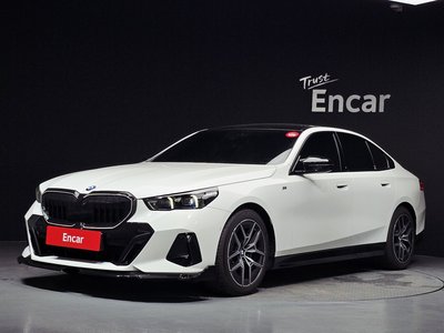 2025 BMW 5 SERIES photo 1