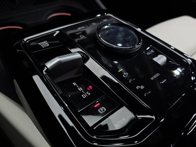 2025 BMW 5 SERIES photo 9