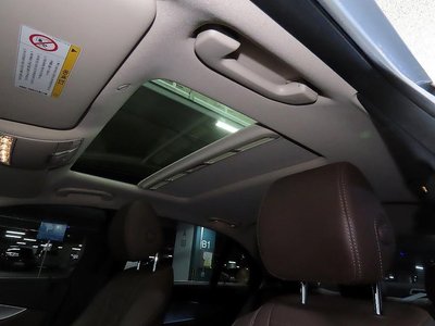 MERCEDES-BENZ E-CLASS - 9