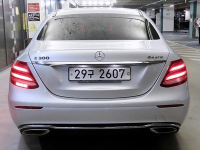 MERCEDES-BENZ E-CLASS - 6