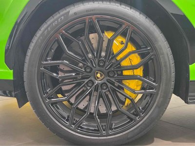 LAMBORGHINI URUS - 10