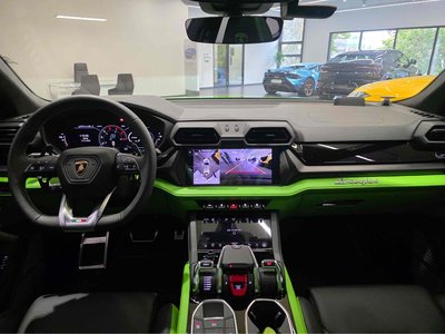 LAMBORGHINI URUS - 4