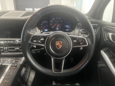 PORSCHE MACAN - 10