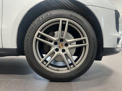 PORSCHE MACAN - 4
