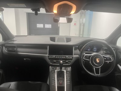 PORSCHE MACAN - 9
