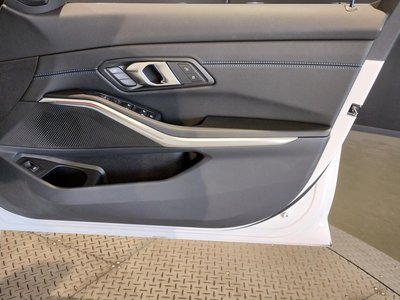 صورة مصغرة 43 لـ 2025 BMW 3 SERIES