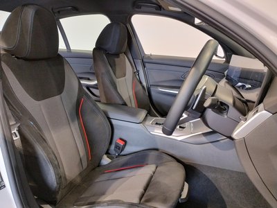 صورة مصغرة 33 لـ 2025 BMW 3 SERIES